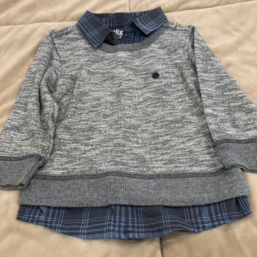 Little boys Oshkosh size 18 months gray shirt.